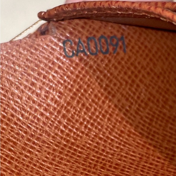 Louis Vuitton Kiss Lock monogram Wallet - Picture 12 of 12